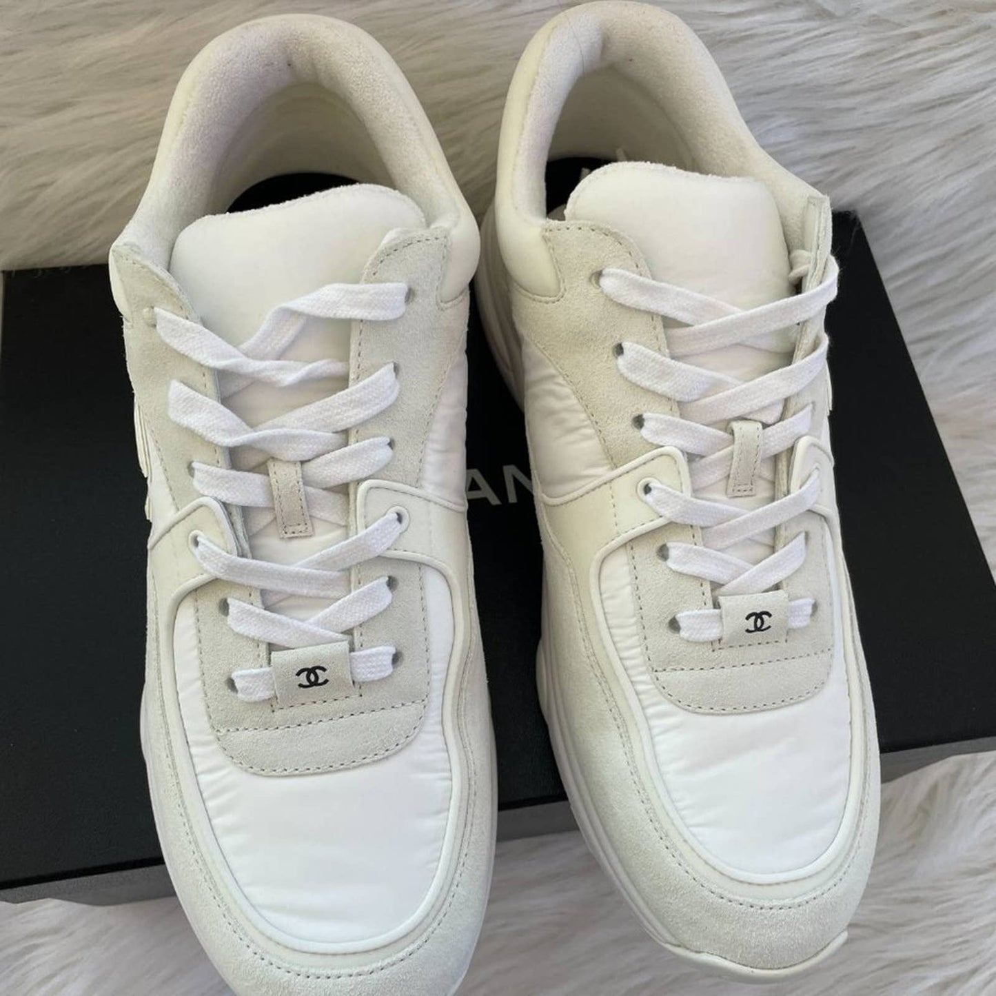 NEW Chanel 40.5 / 10.5 Interlocking CC Logo Sneakers Tennis Shoes White G34360