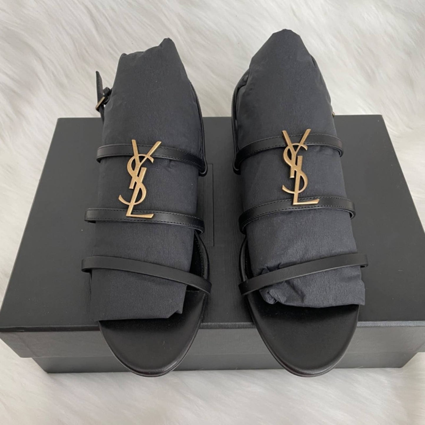 NEW Saint Laurent Cassandra Leather Flat Sandals Nero Black Gold YSL Logo 37 / 7